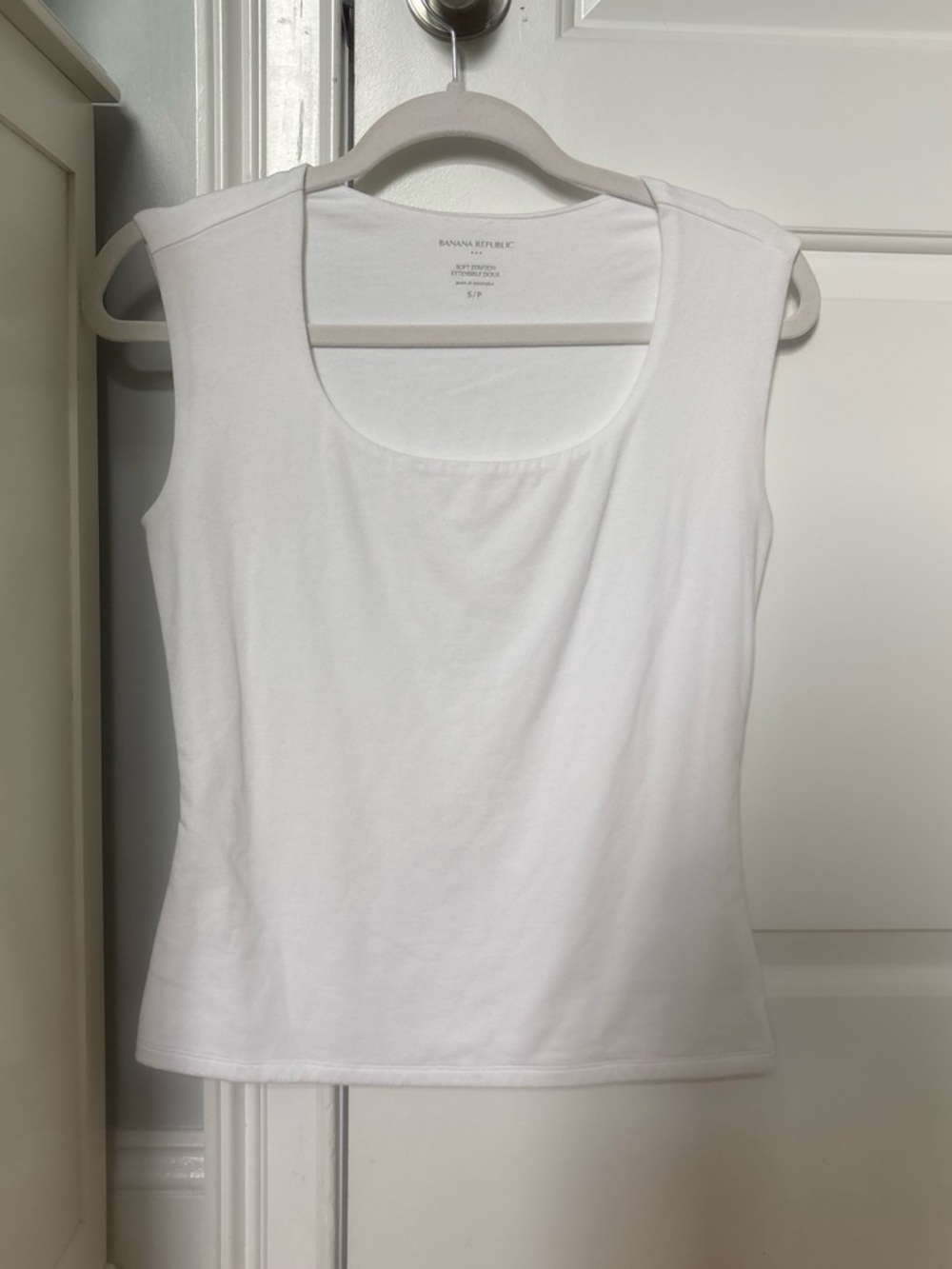 Banana Republic White Scoop Neck Sleeveless Tank
